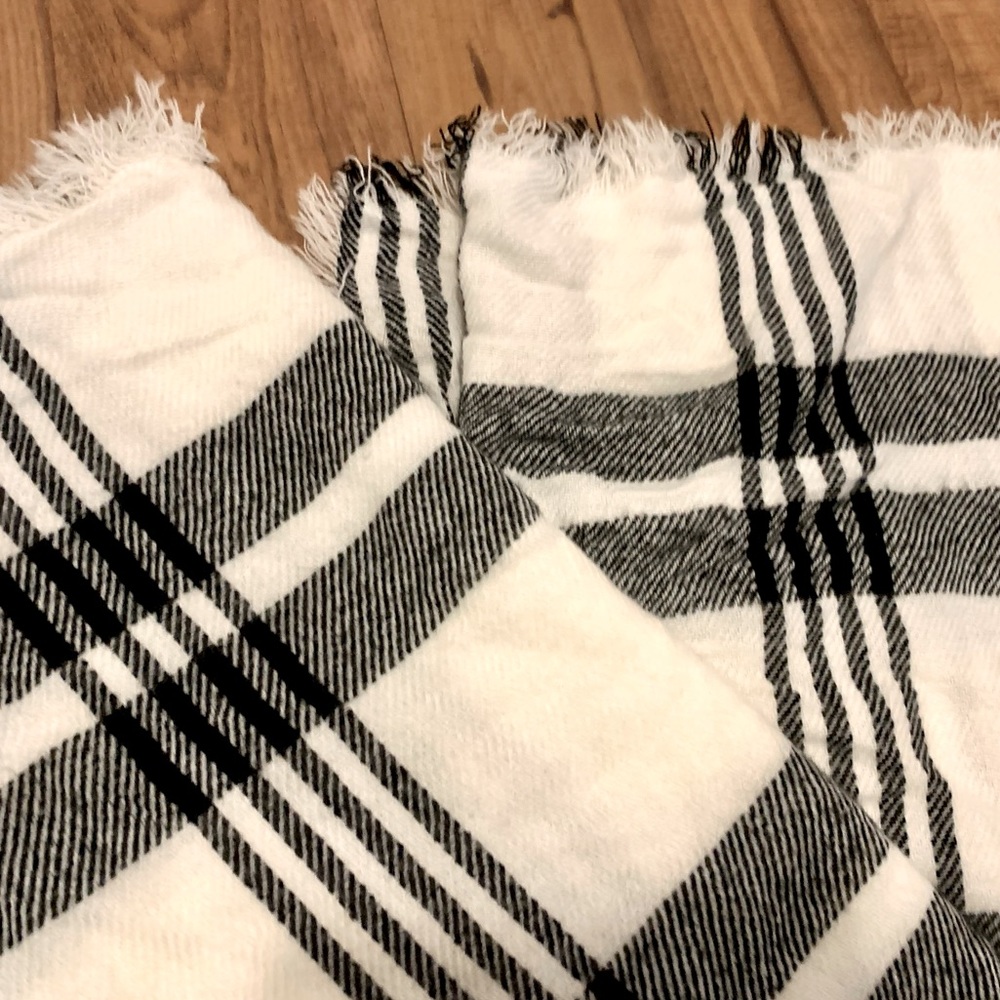 Plaid Wrap Scarf - Picture 4 of 7